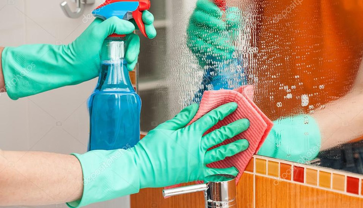 अपने घर में लगे शीशों को चमकायें, इन आसान और सस्ते तरीकों की मदद से mirror,cleaning tips of mirror,household tips,home decor,home cleaning tips