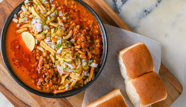 जा रहे हैं घूमने के लिए महाराष्ट्र, जरूर लें इन व्यंजनों के स्वाद का आनंद maharashtra cuisine,maharashtrian delicacies,traditional maharashtrian food,maharashtra food specialties,maharashtra culinary delights,maharashtrian street food,popular dishes of maharashtra,authentic maharashtra recipes,famous food of maharashtra,maharashtra food culture