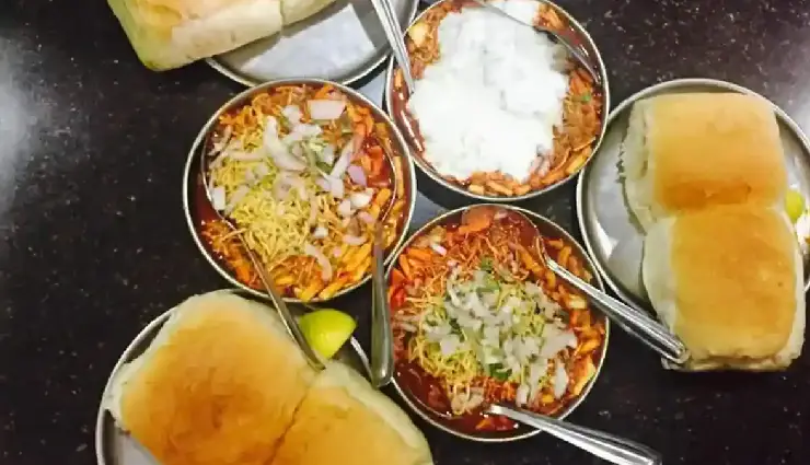 mumbai street food,best street food in mumbai,mumbai food culture,vada pav mumbai,pav bhaji mumbai,chaat in mumbai,irani cafés mumbai,famous food in mumbai,must try dishes in mumbai,mumbai local food guide,street food places in mumbai,mumbai food tour,authentic mumbai snacks