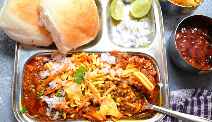 misal pav,snacks recipe,recipe