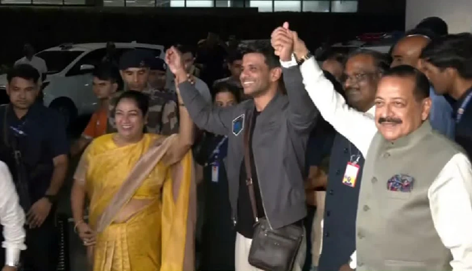 भारत लौटे अंतरिक्ष यात्री शुभांशु शुक्ला, दिल्ली एयरपोर्ट पर ढोल-नगाड़ों से हुआ भव्य स्वागत, आज करेंगे PM मोदी से मुलाकात