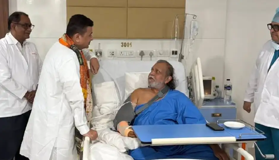 दिग्गज अभिनेता मिथुन चक्रवर्ती अस्पताल में भर्ती, सर्जरी के बाद शुभेंदु अधिकारी ने की मुलाकात; जल्द मिल सकती है छुट्टी