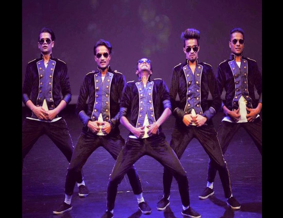 VIDEO - MJ 5 Dancing on Mere Rashke Qamar With a Twist Will Make Your Day