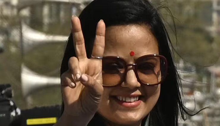 महुआ मोइत्रा ने चुनाव आयोग को लिखा पत्र, 4  छापे और CBI को कुछ नहीं मिला