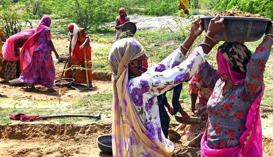 वीबी जी राम जी योजना: अब मजदूरों को मिलेंगे 125 दिन का काम, एटा में चलाया जा रहा जागरूकता अभियान