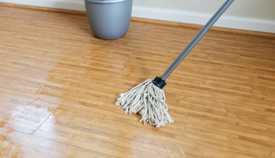 गंदा पोछा बना सकता है घर को जर्म्स का घर — जानिए मॉप को क्लीन और जर्म-फ्री रखने के 3 आसान उपाय