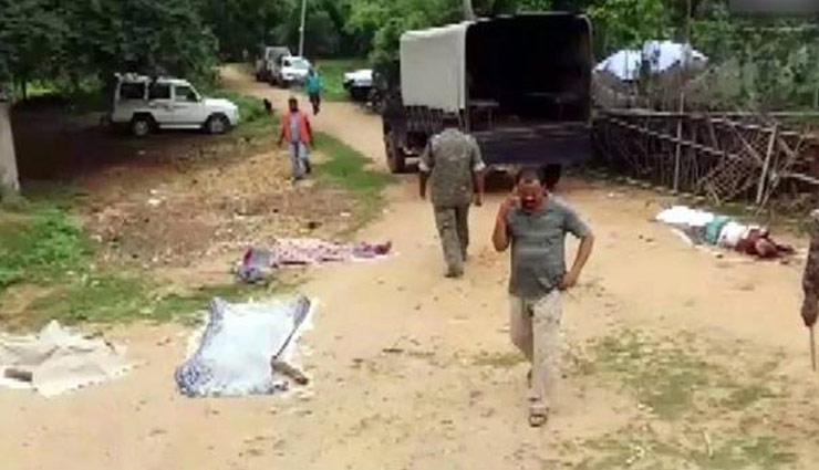 transgender murder video,transgender murder jalpaiguri,transgender lynched,lynching,transgender,nagrakata jalpaiguri,child lifter,transgender child lifter,news,news in hindi