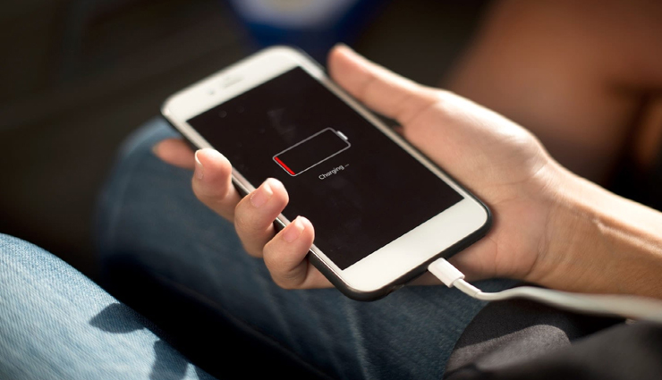 आपका फोन खराब कर सकती हैं मोबाइल चार्जिंग से जुड़ी ये गलतियां