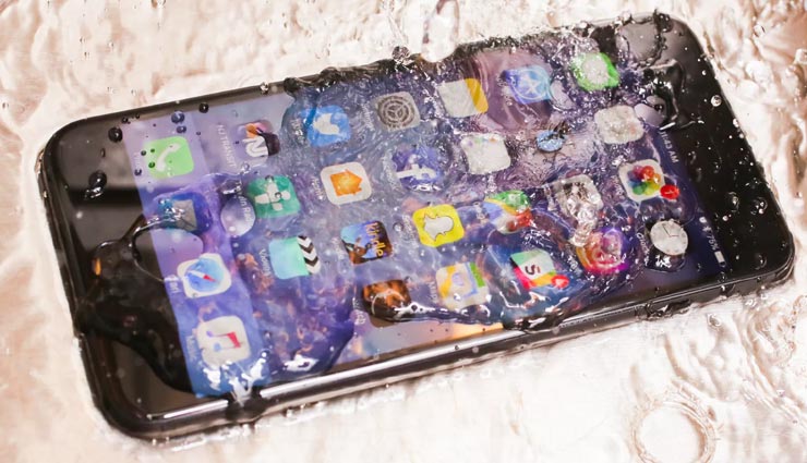 traveling tips,traveling tips in hindi,traveling in rainy day,traveling tips for rainy days