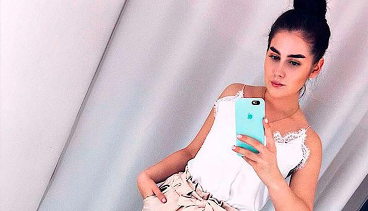 बाथटब में गिरा चार्जिंग पर लगा मोबाइल फोन, महिला की हुई मौत