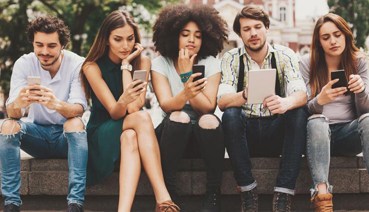 skull,horns are growing on skull,research,mobile phone addiction,phone cause horn,horn like spikes,research,news,news in hindi