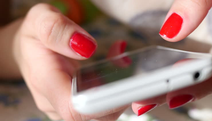 पति की डीजीपी से गुहार - 'रात को मेरी पत्नी से चैटिंग करते हैं एसपी साहब'