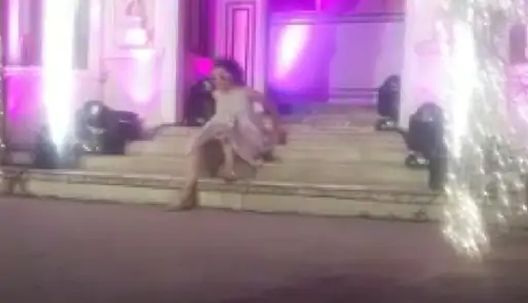 जयपुर: हवामहल में चल रहा था फैशन शो, रैंप वॉक करती मॉडल सीढ़ियों पर गिरी