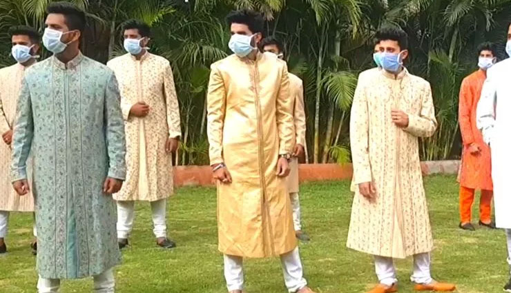 coronavirus,rajasthan,udaipur,mask,models,catwalk,weird news