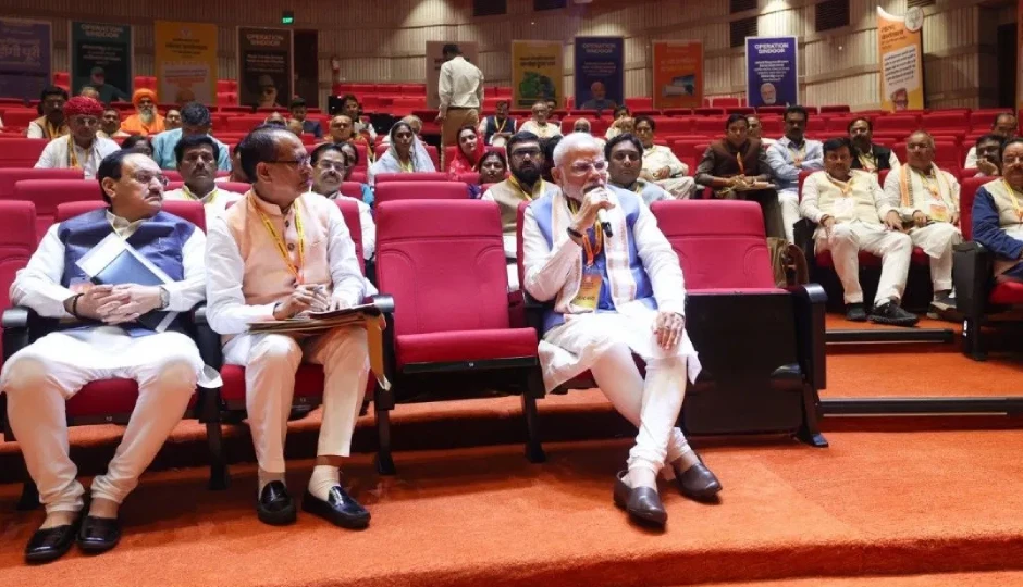 खुद मेहनत करें, रिसर्च करें और नई सोच के साथ आगे बढ़ें – बीजेपी सांसदों को PM मोदी की सीख