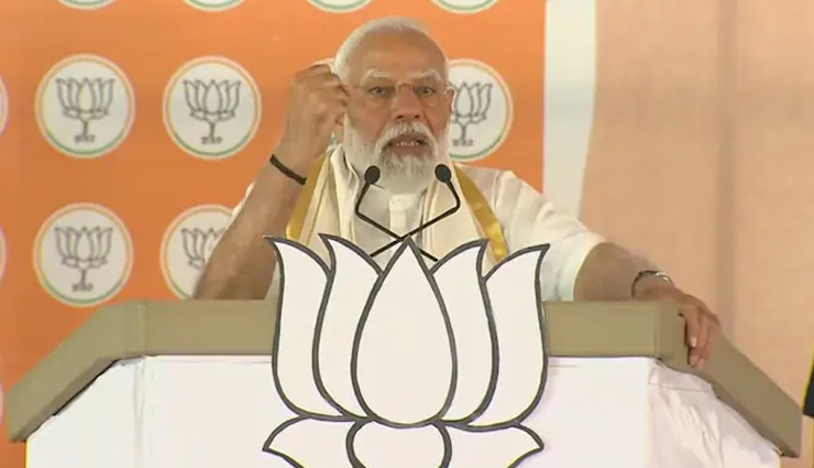 PM मोदी ने फिर कसा राहुल गाँधी पर तंज, युवराज यूपी की सीट नहीं बचा सके, केरल आ गए