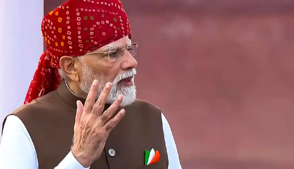 पेट्रोल, गैस और खाद की नहीं कमी; लालकिले से पीएम मोदी बोले- मजबूत स्थिति में है देश