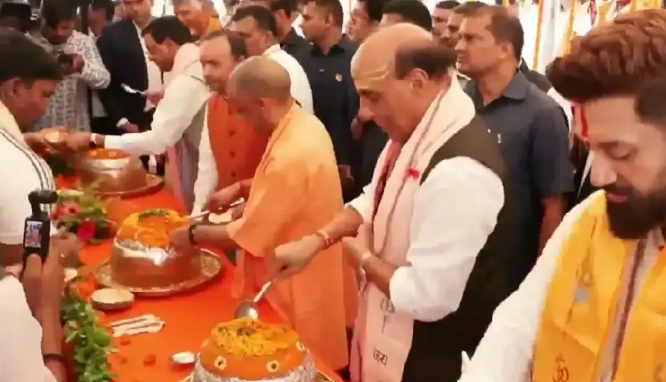 PM मोदी के जन्मदिन पर काशी में विशेष पूजा, राजनाथ सिंह-योगी ने दिखाई ‘सेवा संकल्प’ बाइक यात्रा को हरी झंडी