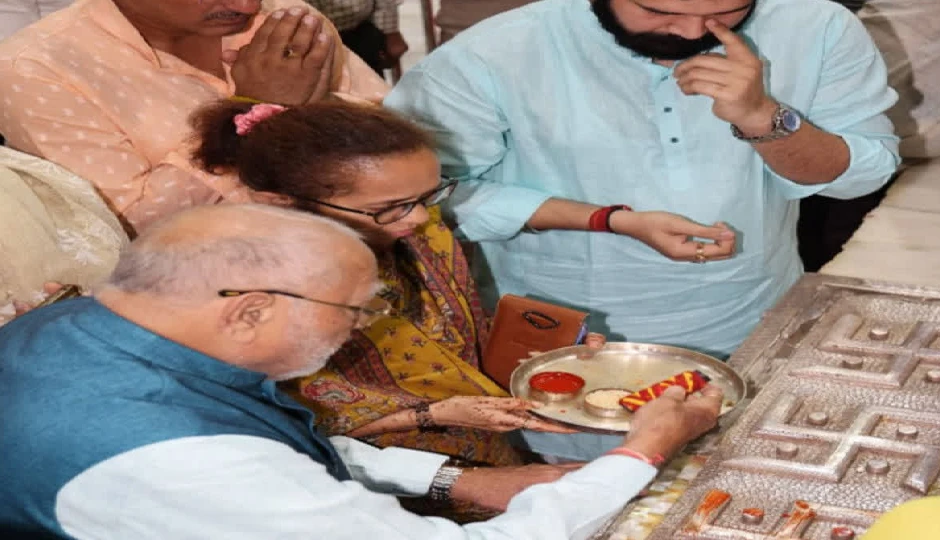 पीएम मोदी के बड़े भाई ने खाटूश्यामजी मंदिर में की पूजा-अर्चना, देश में अमन-चैन की कामना