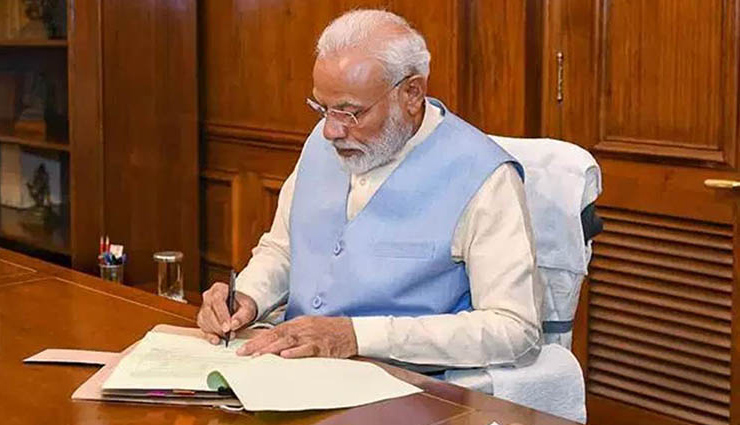 त्योहारी सीजन से पहले  मोदी सरकार ने लिए ये 3 बड़े फैसले, सरकारी कर्मचारी से लेकर 80 करोड़ गरीबों के लिए हैं बड़ी खुशखबरी 