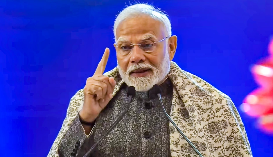 सिर पर संविधान रखकर नाचने वालों ने ही इसे कुचला, पीएम मोदी का कांग्रेस पर हमला