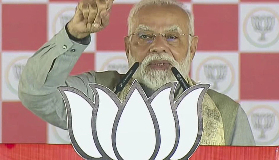 ‘लालटेन युग में फंसे लोग बिहार में नहीं जगा सकते विकास की रौशनी’, पीएम मोदी का मुजफ्फरपुर से RJD पर तीखा वार