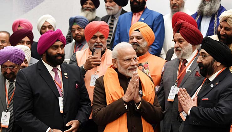 pm narendra modi meets kashmiri pandits,pm narendra modi,kashmiri pandits in houston,houston,news,houston