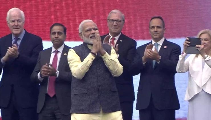 pm narendra modi meets kashmiri pandits,pm narendra modi,kashmiri pandits in houston,houston,news,houston