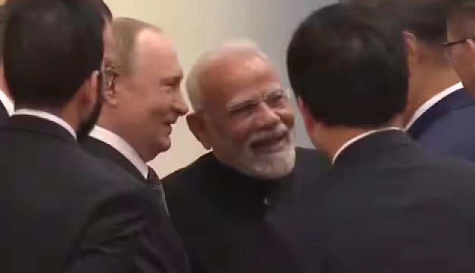 जिनपिंग को पुतिन क्या समझा रहे थे? पीएम मोदी की खिलखिलाहट ने सबका ध्यान खींचा, देखें VIDEO