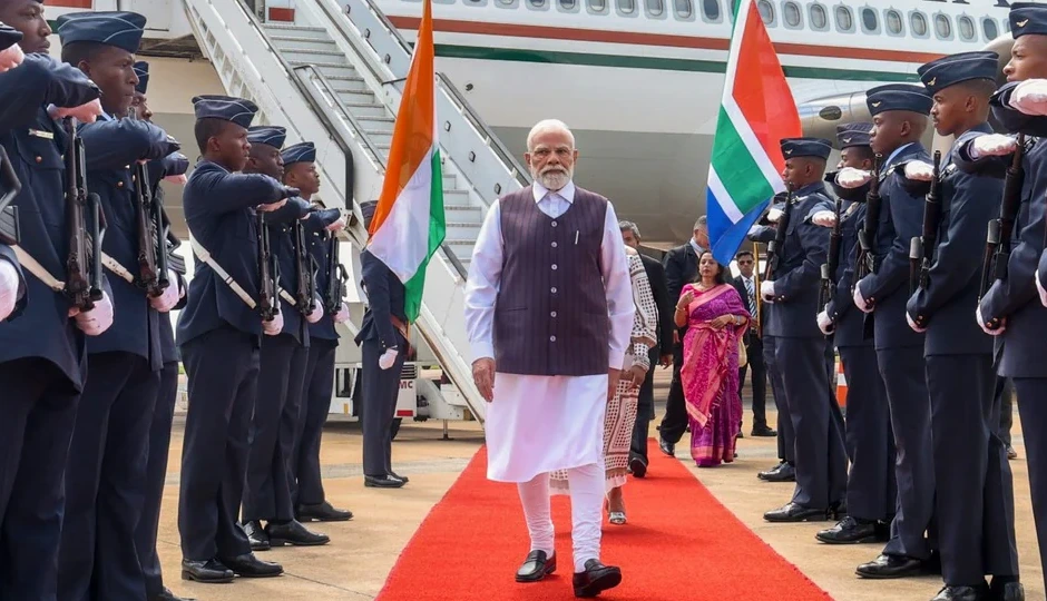 G-20 समिट के लिए साउथ अफ्रीका पहुंचे PM मोदी, गर्मजोशी से हुआ स्वागत