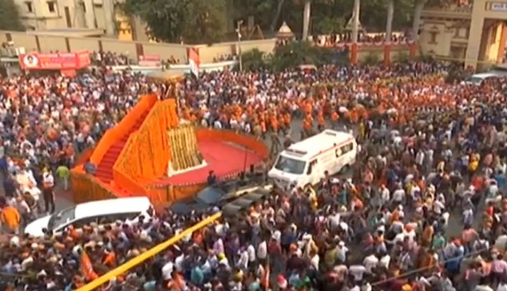 Supporters chant ‘Modi Modi’ as PM holds mega rally in Varanasi day before nomination