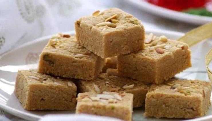 Diwali 2019: मिठाई में बनाए 'मोहन पाक', देगी बेहतरीन जायका #Recipe 