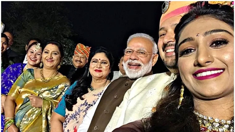 pm modi attends mohena kumari delhi reception,mohena kumari singh royal reception,delhi,pm modi,news