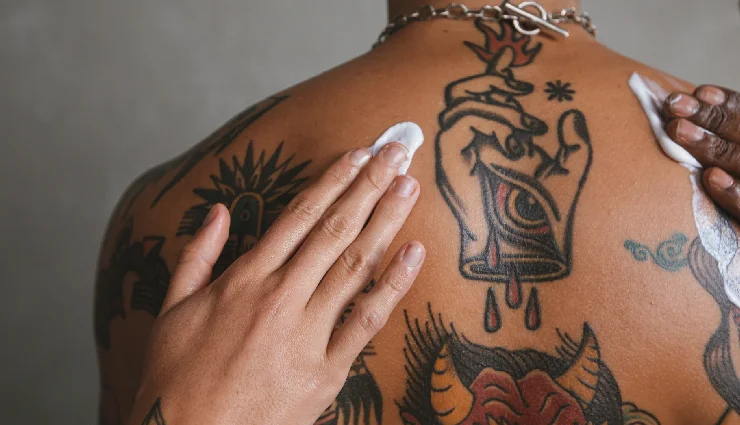 tattoo aftercare,how to care for a new tattoo,tattoo skin care,post-tattoo healing tips,tattoo healing process,how to prevent tattoo infection,tattoo fading prevention,tattoo care tips,dry skin after tattoo,red skin after tattoo,pre-tattoo precautions,tattoo maintenance guide,tattoo irritation remedies,best tattoo aftercare routine,new tattoo care advice