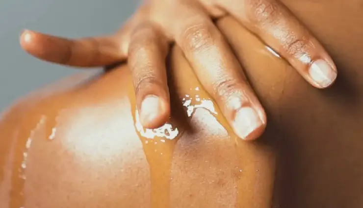 sunflower oil benefits for skin,sunflower oil for hair,sunflower oil uses,vitamin e oil for skin,natural oil for glowing skin,sunflower oil moisturizer,sunflower oil scalp treatment,sunflower oil beauty remedies,non-comedogenic oils,natural skincare oil,hair strengthening oils,sunflower seed oil for beauty,sunflower oil antioxidant benefits