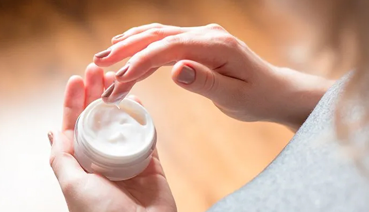 press-on nails removal,diy nail removal,removing press-on nails at home,tips for press-on nails removal,acetone nail polish remover,removing artificial nails,safe nail removal techniques,nail care after press-on removal,removing nail adhesive,at-home nail removal process