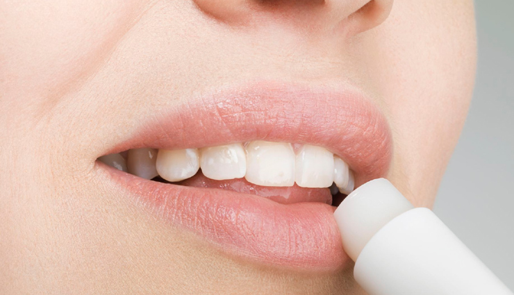 लिपस्टिक लगाते समय की गई ये गलतियां कर सकती हैं लुक को खराब, बरतें सावधानी lipstick,lipstick care tips,mistakes while doing lipstick,beauty,beauty tips