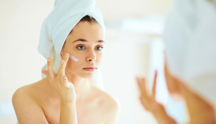 इन बातों का ख्याल रख करें ऑयली स्किन को मॉइश्चराइज, चिपचिपेपन से मिलेगी आजादी