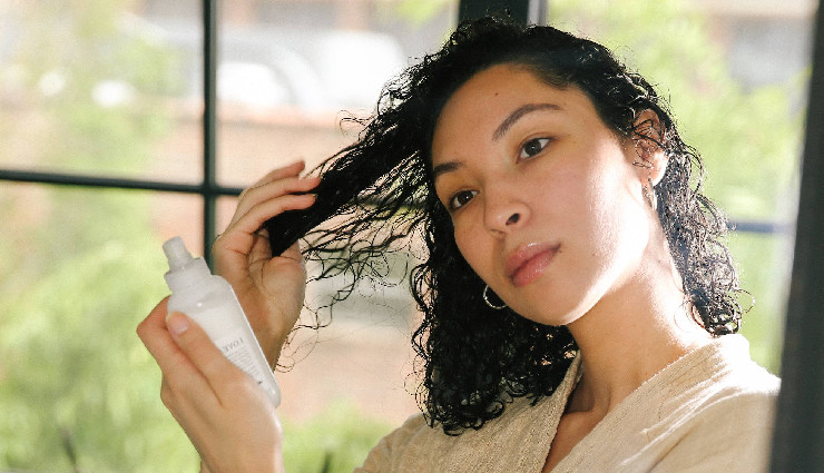 winter haircare tips,natural hair hydration,keep hair hydrated in winter,winter hair tips,moisturizing shampoo winter,oil hair in winter,heatless hair styling,hair masks for winter,protect hair from cold,prevent split ends winter