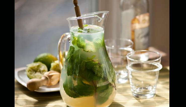 4 things that you should avoid ordering in a bar,things you should avoid ordering in a bar,things that should be avoided in bar,appletinis,iced tea,frozen mudslides,mojitos