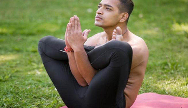 utthita hasta padangusthasana,utkatasana,warrior pose,dwikonasana,garbhasana,different types of moksha yoga,moksha yoga,yoga asan for stress,Health tips,fitness tips