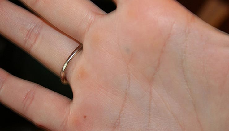 mole on finger,finger,jyotish,astrology,life