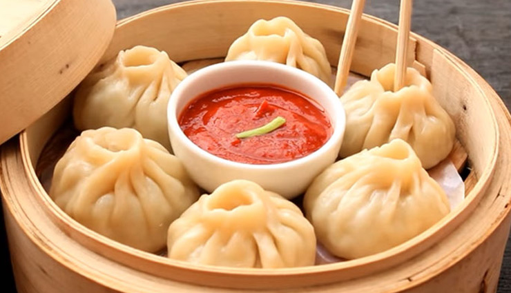 गरमा-गरम मोमोज स्वाद में टेस्टी लेकिन सेहत के लिए खतरनाक, जाने कैसे