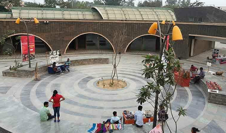 want to have the best taste of momos in delhi head towards these places,holiday,travel,tourism