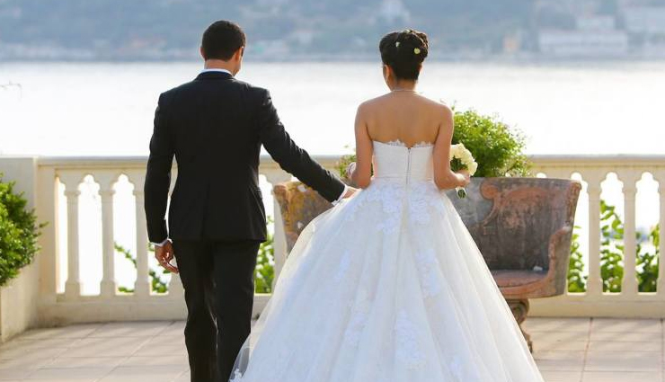 दुनियाभर में व्याप्त हैं शादी से जुड़ी ये अजीबो गरीब परंपराएं, आप भी रह जाएंगे हैरान wedding traditions around the world,global wedding customs,international wedding rituals,cultural wedding traditions,traditional weddings worldwide,unique marriage customs from different countries,diversity of wedding traditions,multicultural wedding practices,global marriage celebrations,traditional wedding ceremonies around the globe