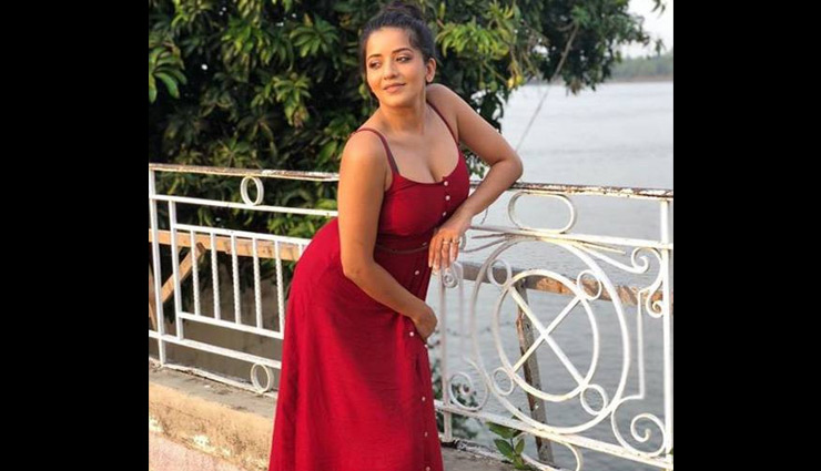 ट्रोलिंग का शिकार हुई मोनालिसा, यूजर्स ने किए अश्लील कमेंट्स