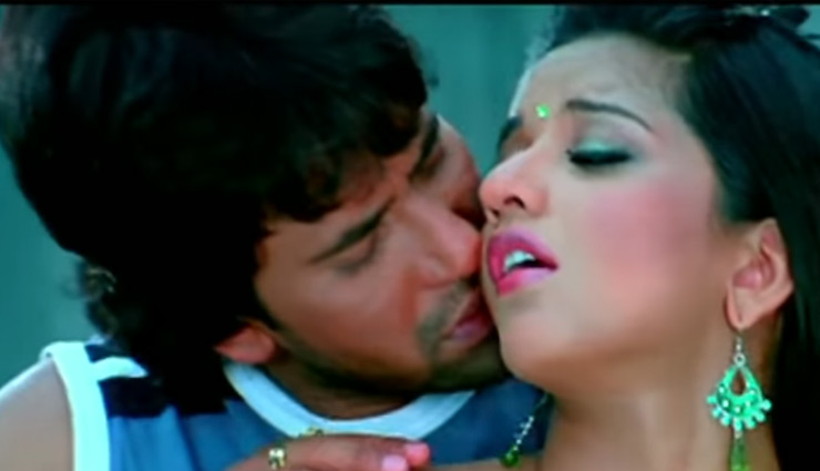 Bhojpuri Tadka : मोनालिसा का सेक्सी डांस देख फैंस हुए दीवाने, यूट्यूब पर बार-बार देखा जा रहा है वीडियो