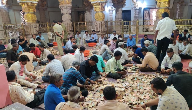 चित्तौड़गढ़ : खुला सांवलिया सेठ का भंडारा, दो दिन में हुई 5.50 करोड़ की गिनती, अभी और लगेंगे तीन दिन