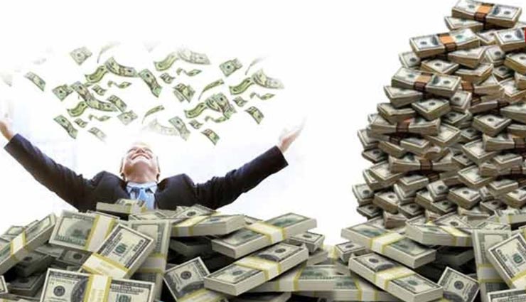 जीवन में धन प्राप्ति की ओर इशारा करते हैं ये संकेत, समझें और उठाए मौके का फायदा