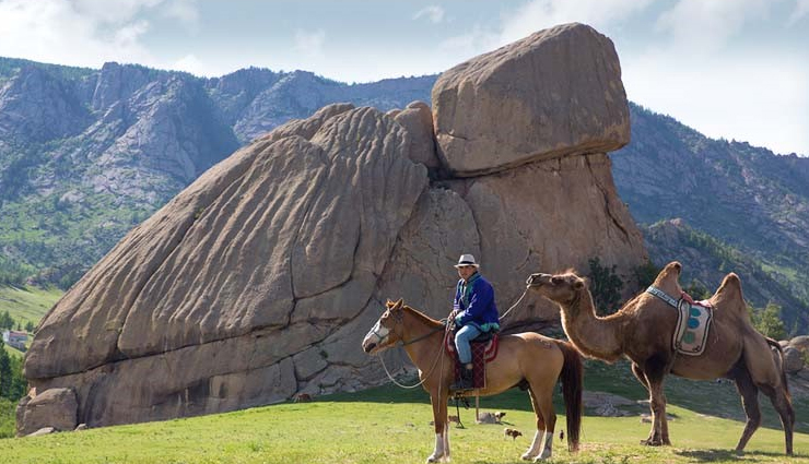 mongolia,tourist places in mongolia,gorki terelj national park,gobi desert,genghis khan statue complex,mongolian national academic theatre of opera and ballet,gandantegchenling monastery